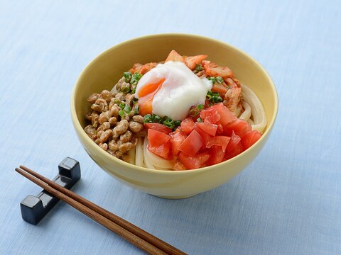 キムトマ納豆うどん（温玉のせ）